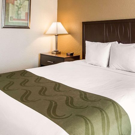 Quality Inn & Conference Center Tampa Buitenkant foto