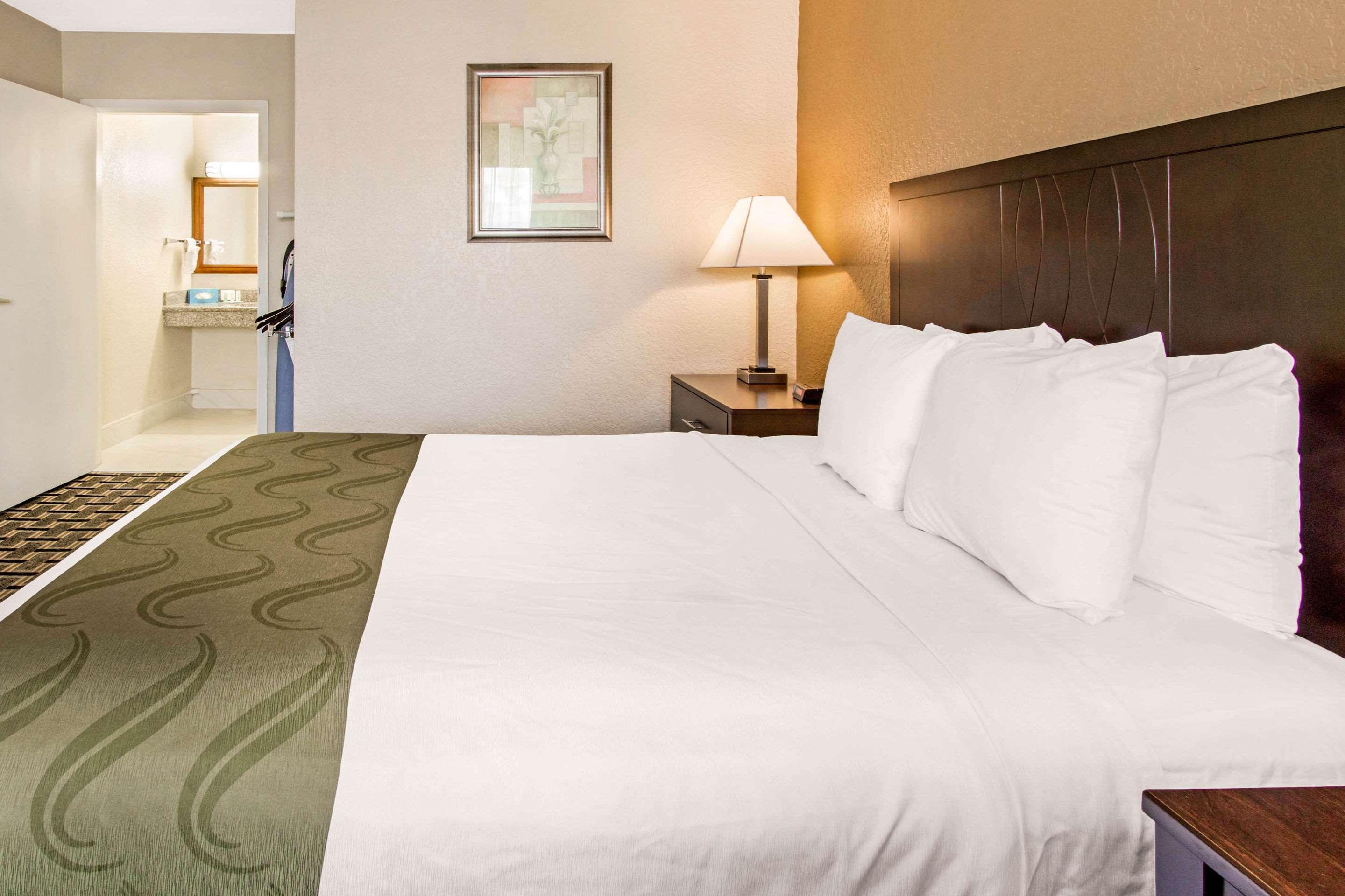 Quality Inn & Conference Center Tampa Buitenkant foto
