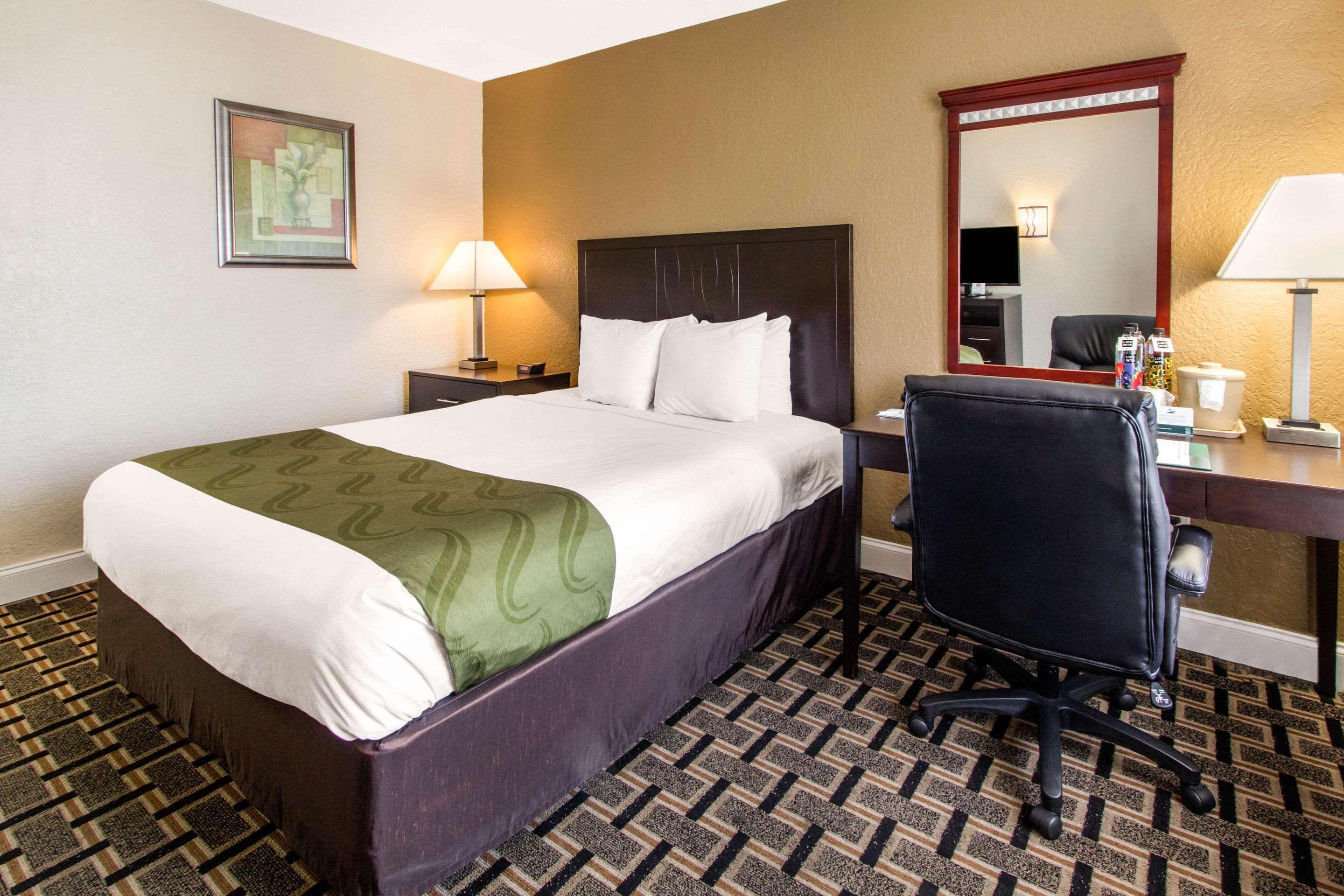 Quality Inn & Conference Center Tampa Buitenkant foto