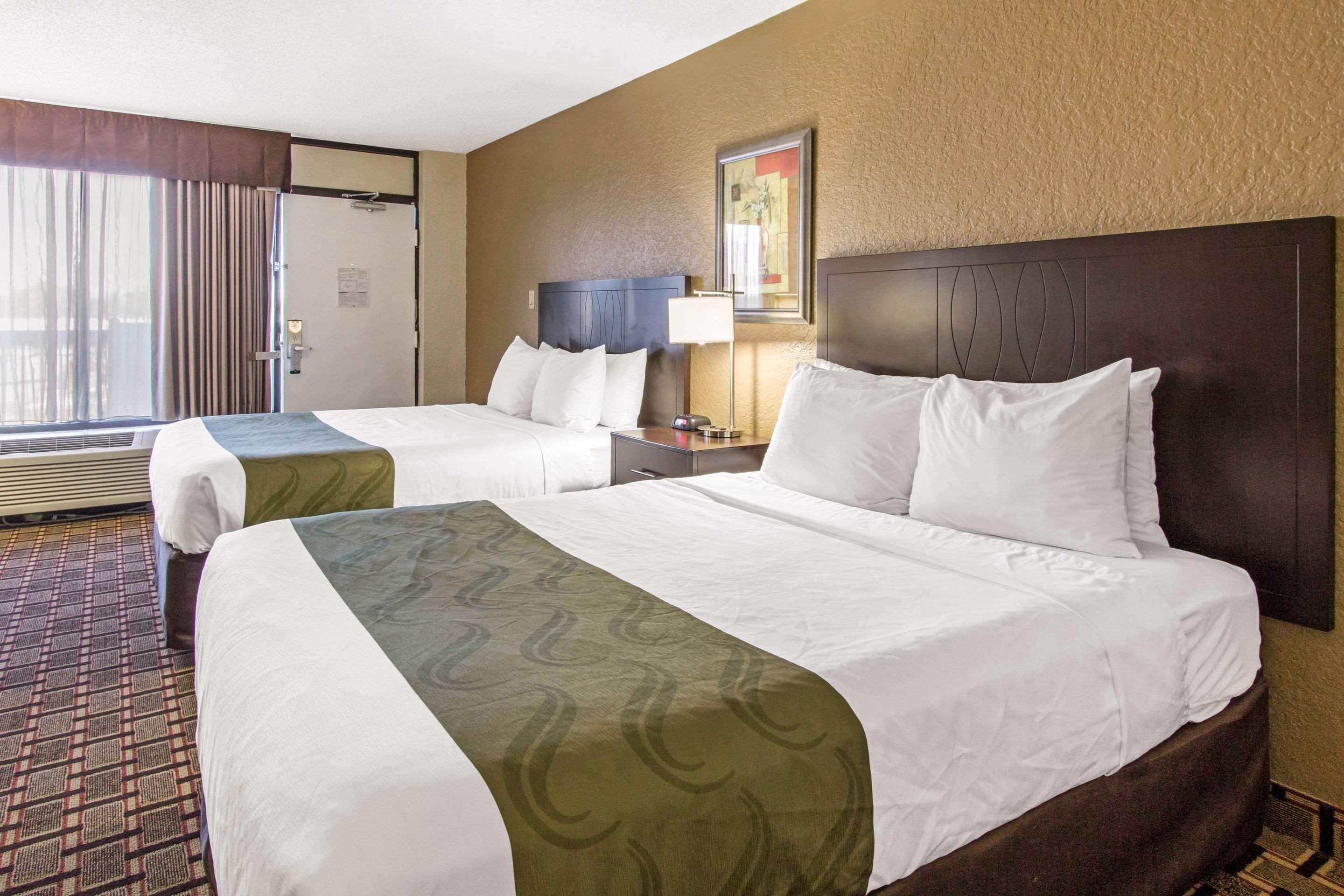 Quality Inn & Conference Center Tampa Buitenkant foto