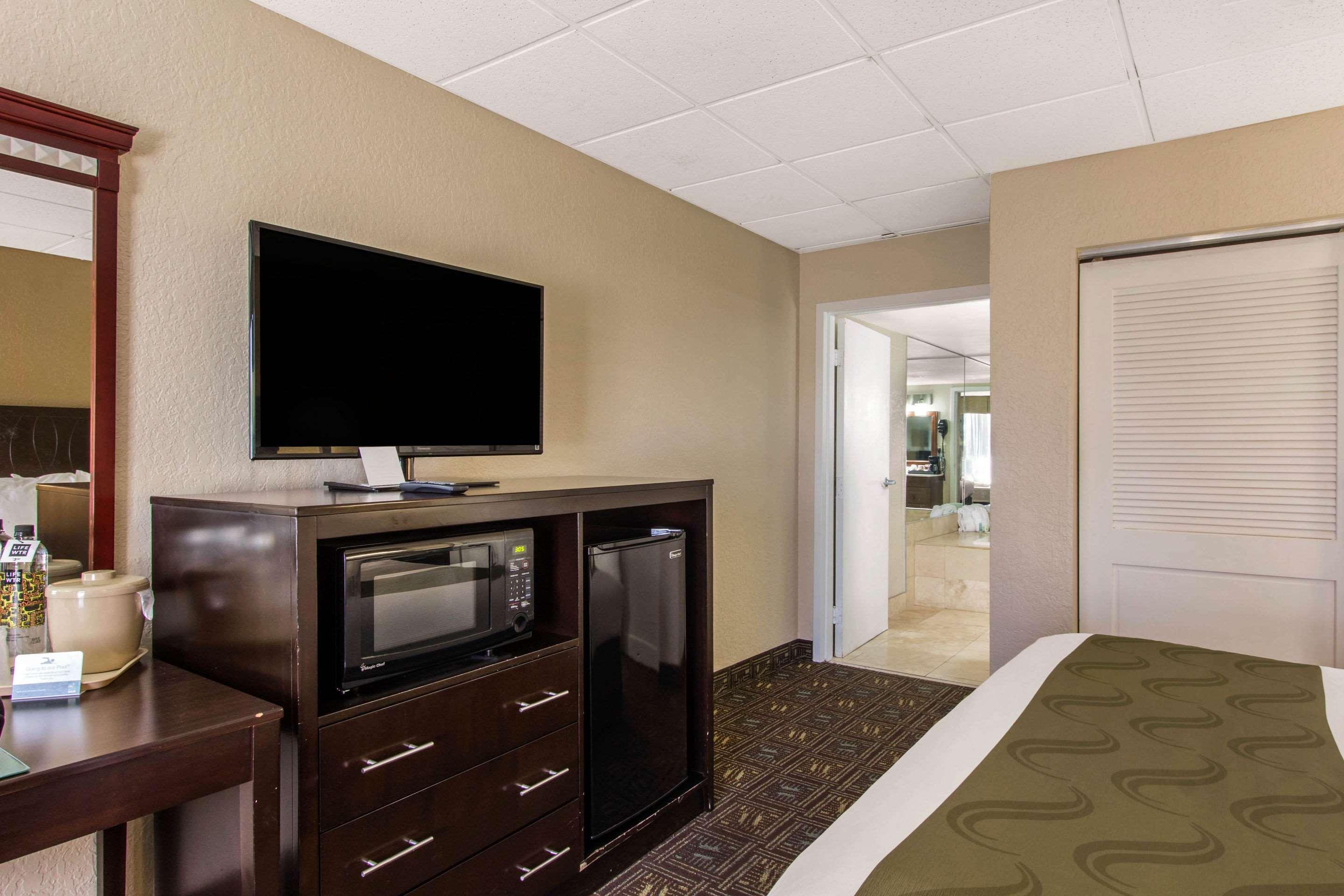 Quality Inn & Conference Center Tampa Buitenkant foto