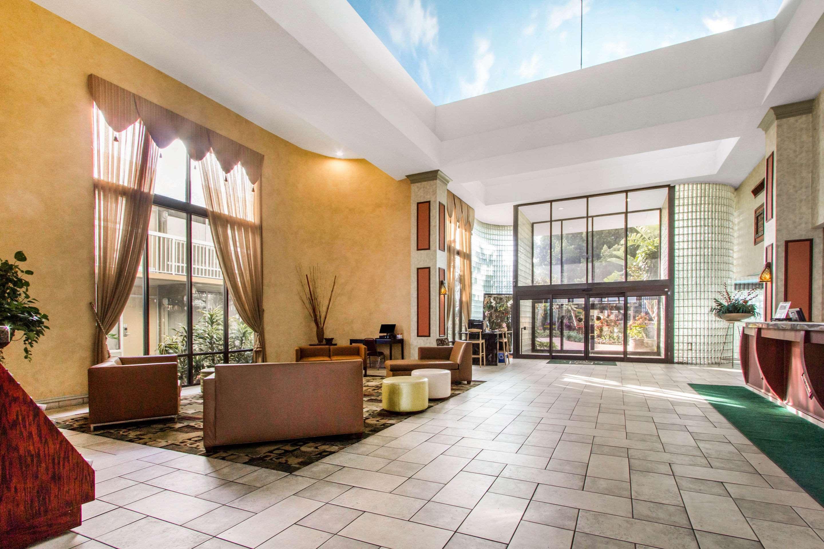 Quality Inn & Conference Center Tampa Buitenkant foto