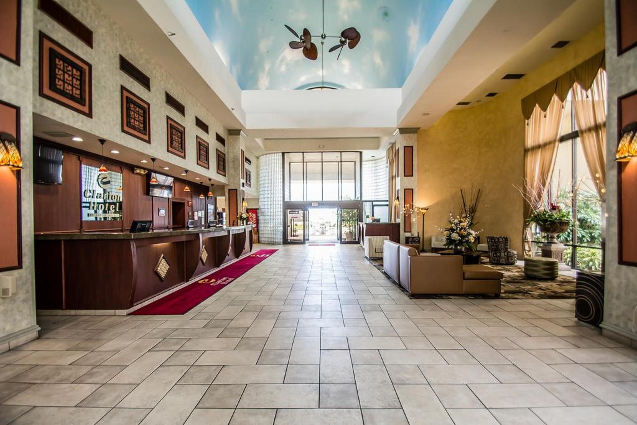 Quality Inn & Conference Center Tampa Buitenkant foto