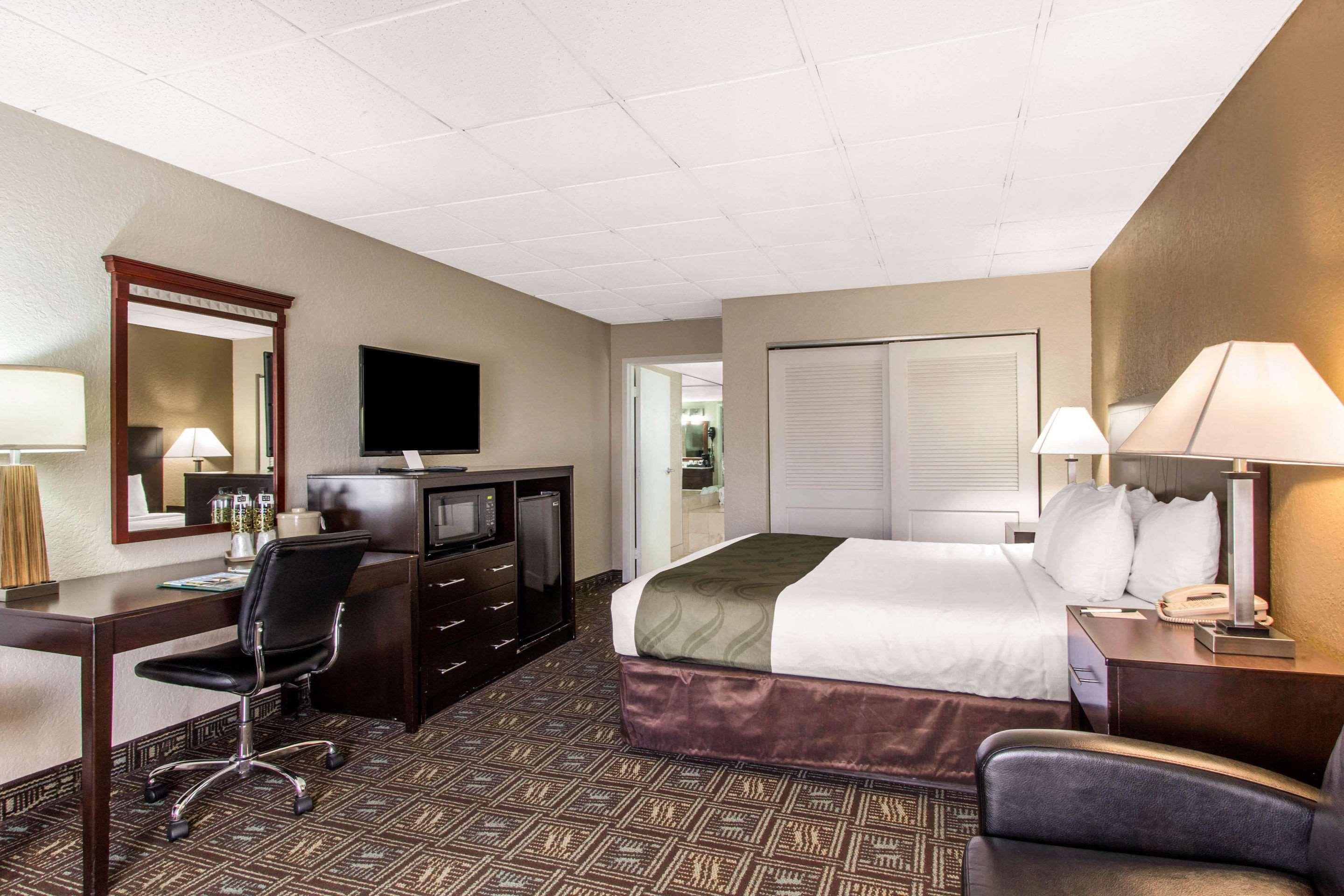 Quality Inn & Conference Center Tampa Buitenkant foto