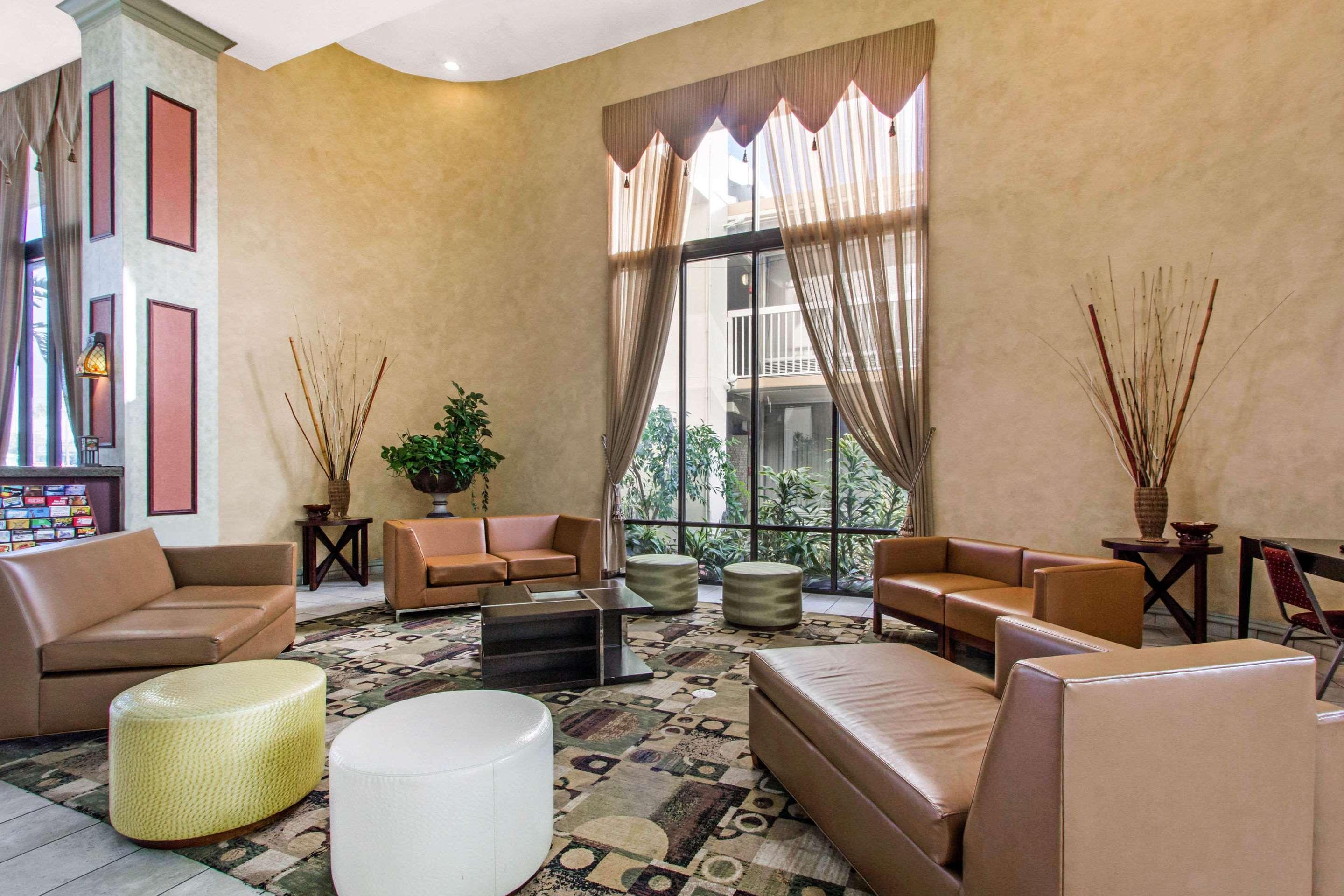 Quality Inn & Conference Center Tampa Buitenkant foto