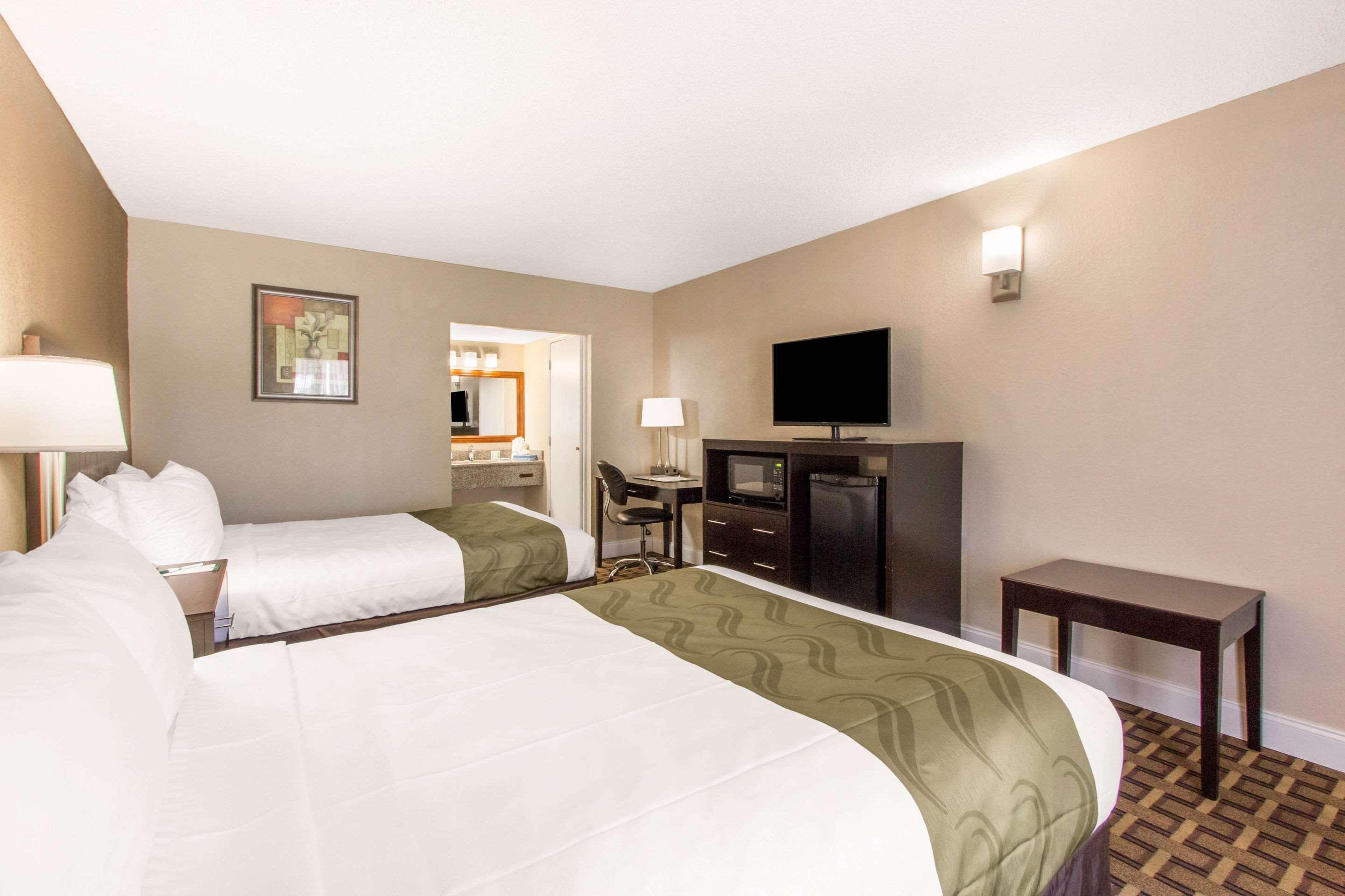 Quality Inn & Conference Center Tampa Buitenkant foto