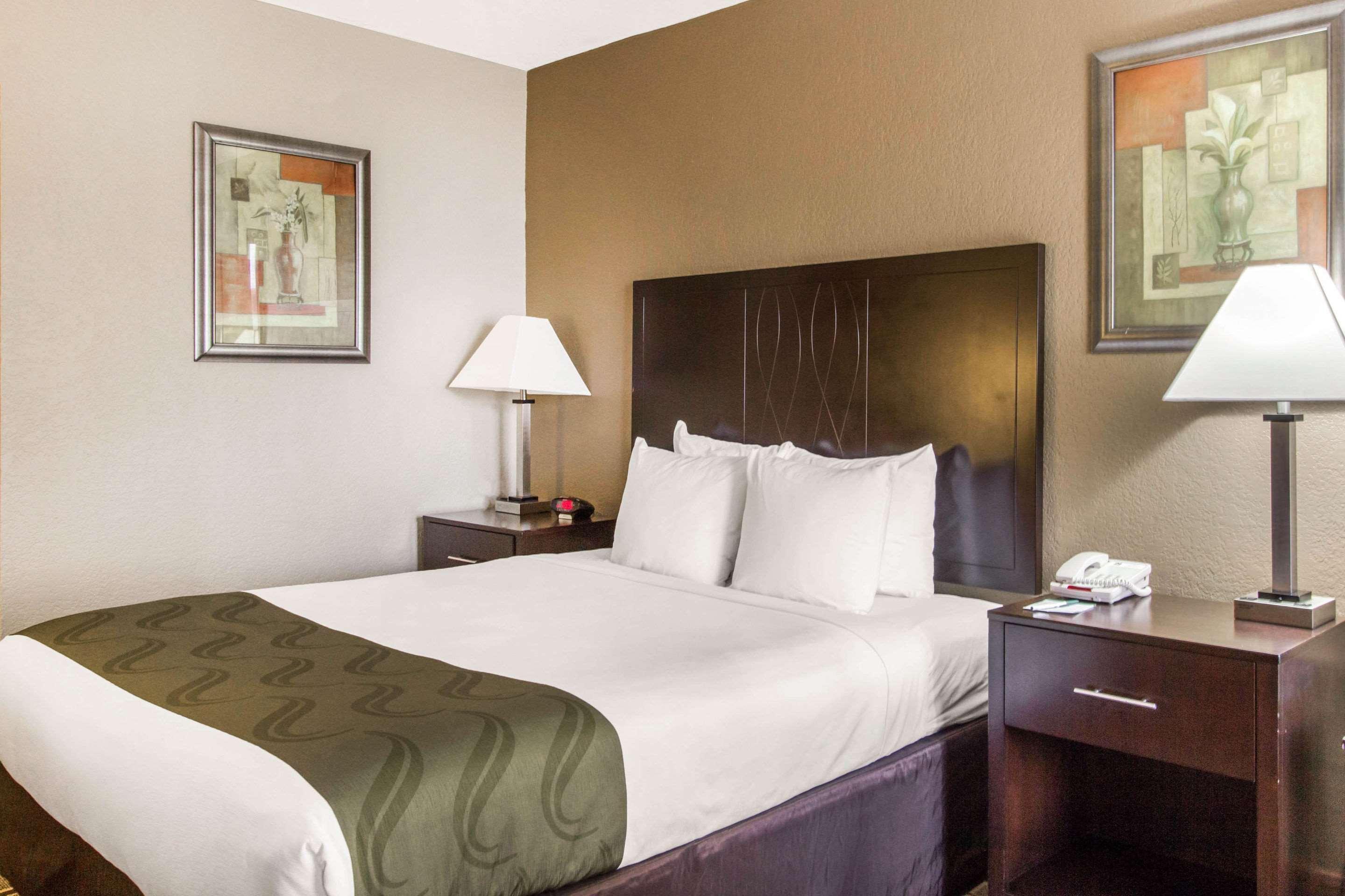 Quality Inn & Conference Center Tampa Buitenkant foto