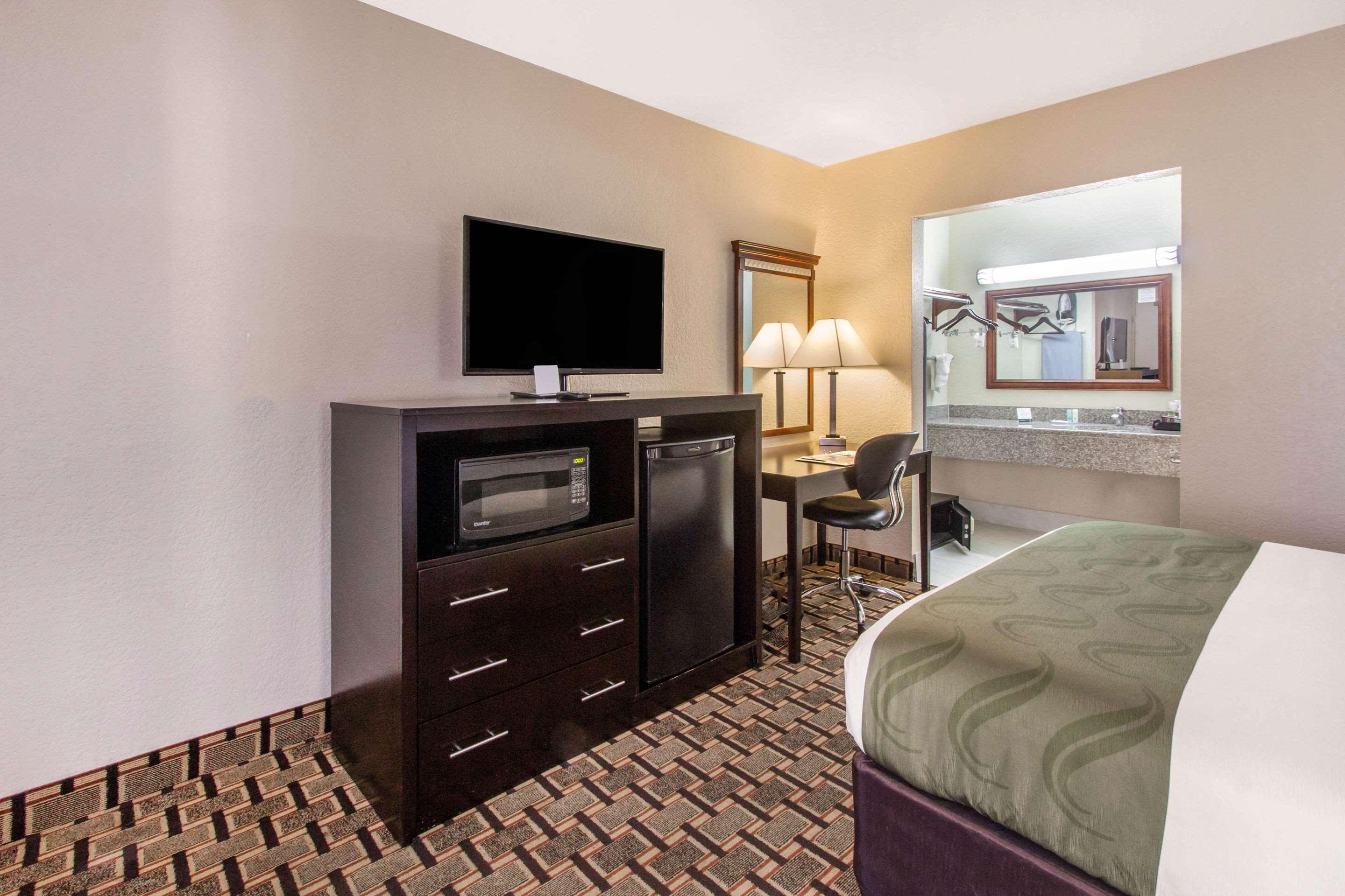 Quality Inn & Conference Center Tampa Buitenkant foto
