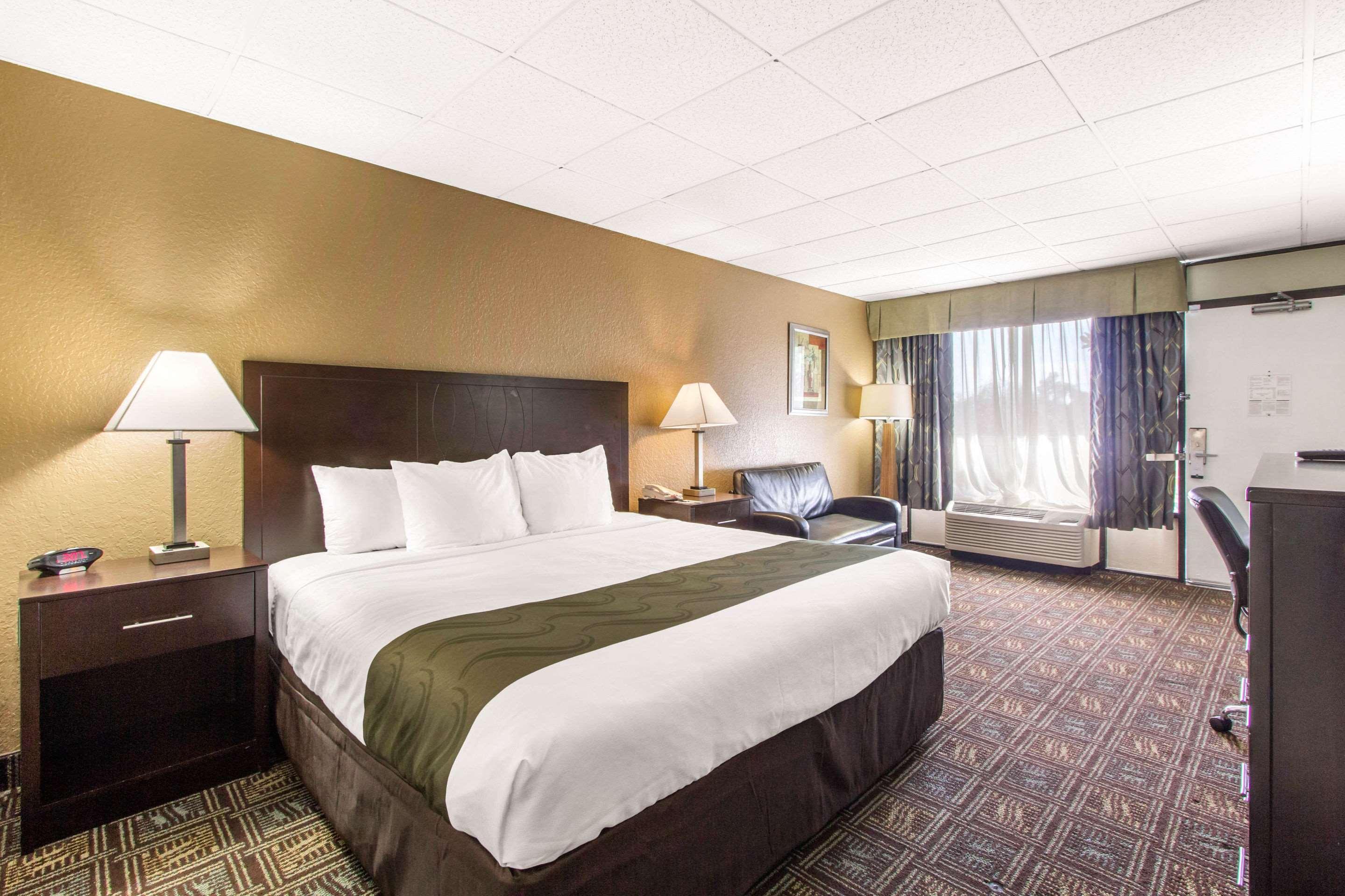 Quality Inn & Conference Center Tampa Buitenkant foto