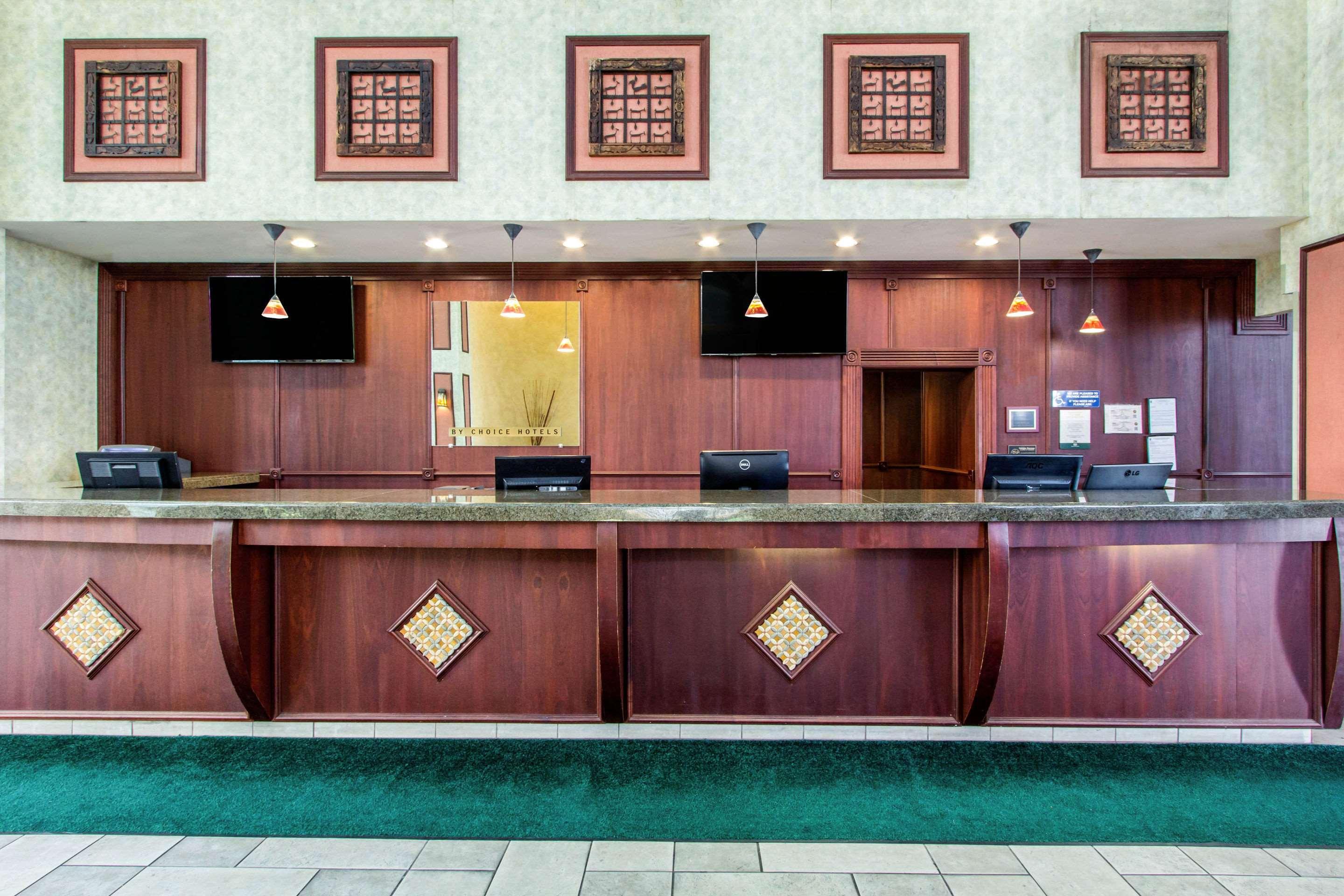 Quality Inn & Conference Center Tampa Buitenkant foto