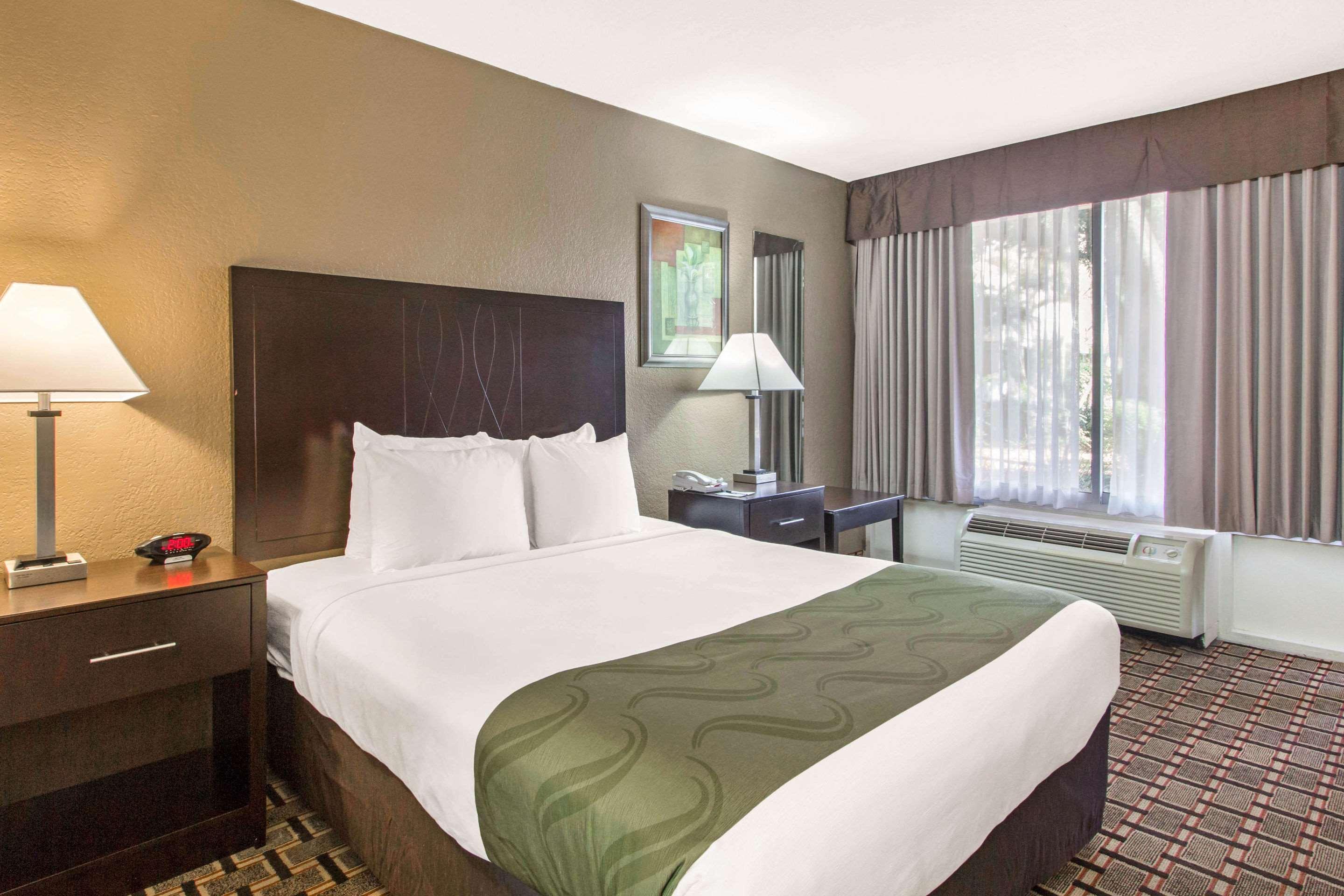 Quality Inn & Conference Center Tampa Buitenkant foto
