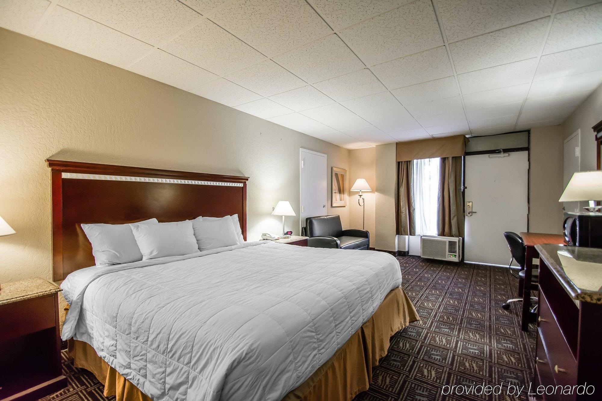 Quality Inn & Conference Center Tampa Buitenkant foto