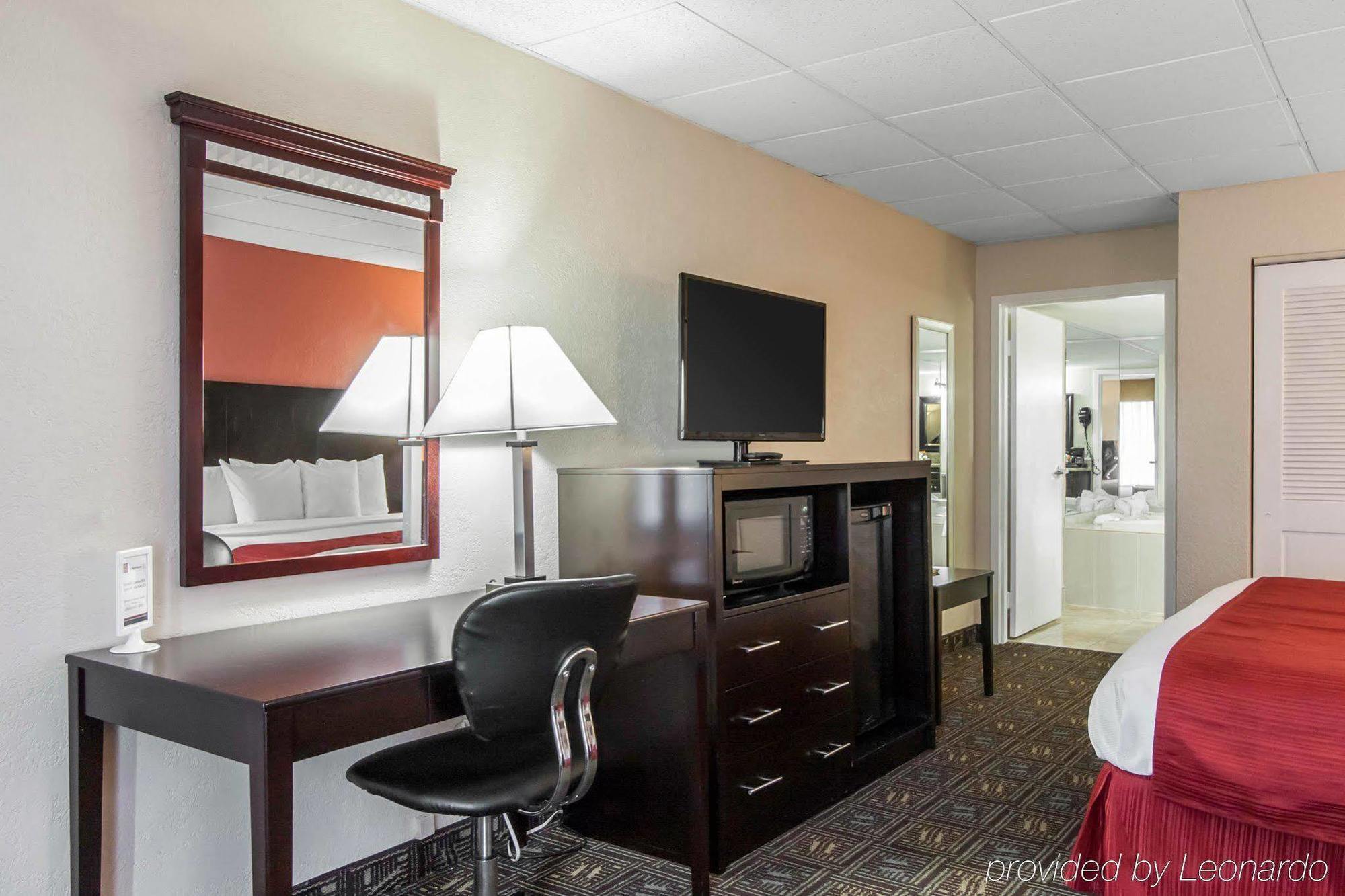 Quality Inn & Conference Center Tampa Buitenkant foto