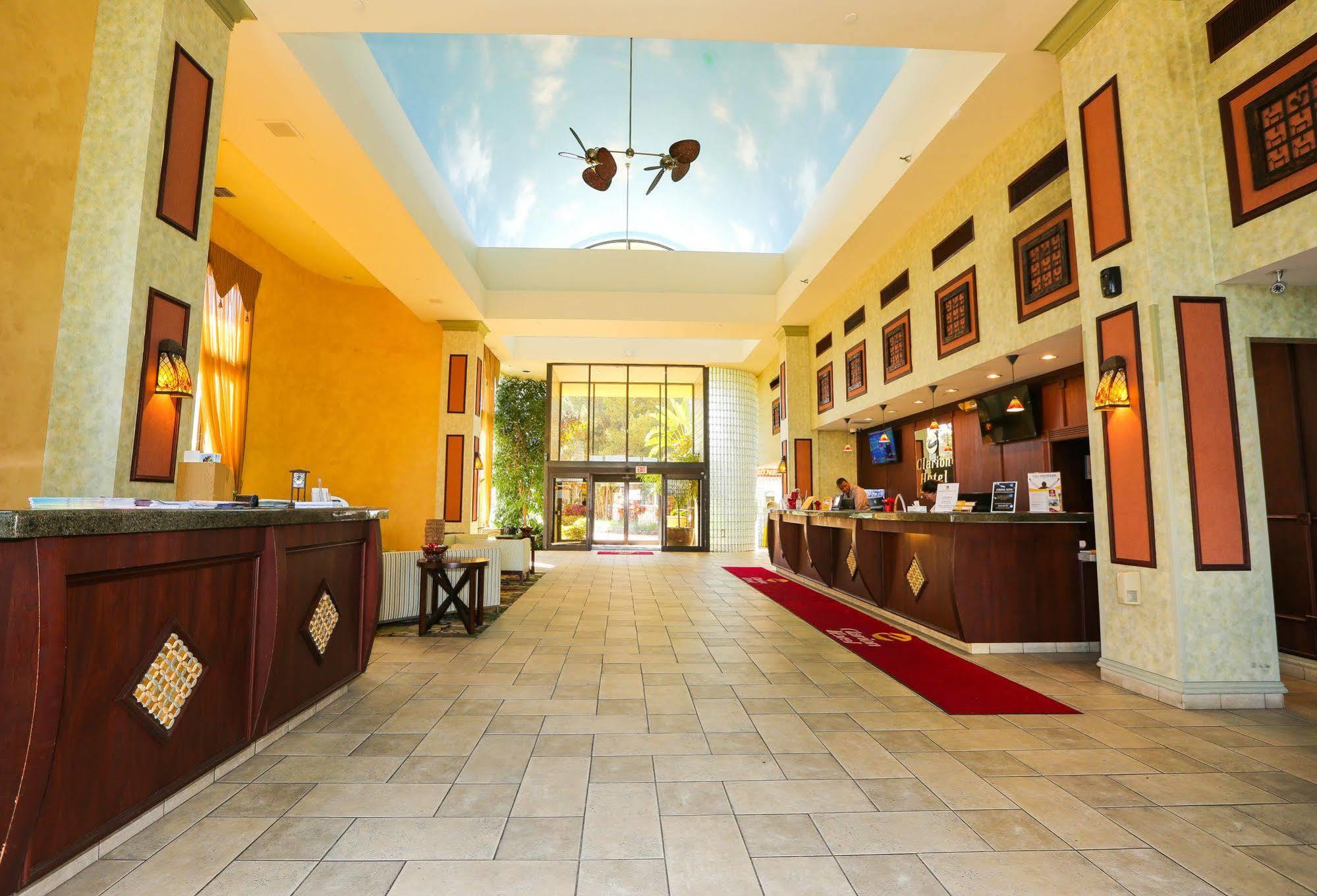 Quality Inn & Conference Center Tampa Buitenkant foto